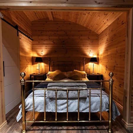 ホテル The Hen Harrier - 4 Person Luxury Glamping Cabin ダンガーバン エクステリア 写真