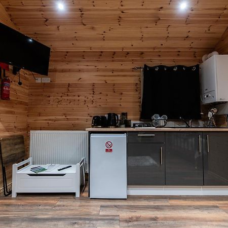 ホテル The Hen Harrier - 4 Person Luxury Glamping Cabin ダンガーバン エクステリア 写真