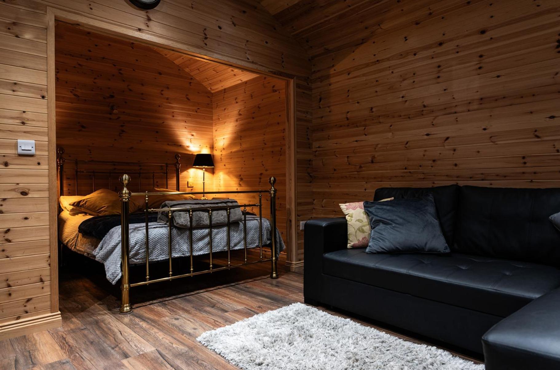 ホテル The Hen Harrier - 4 Person Luxury Glamping Cabin ダンガーバン エクステリア 写真