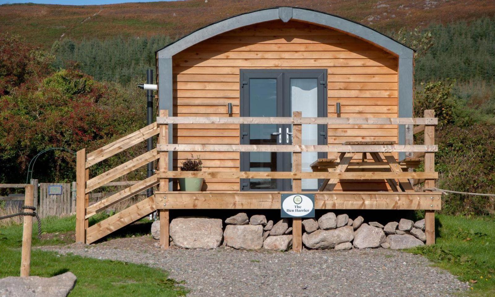 ホテル The Hen Harrier - 4 Person Luxury Glamping Cabin ダンガーバン エクステリア 写真